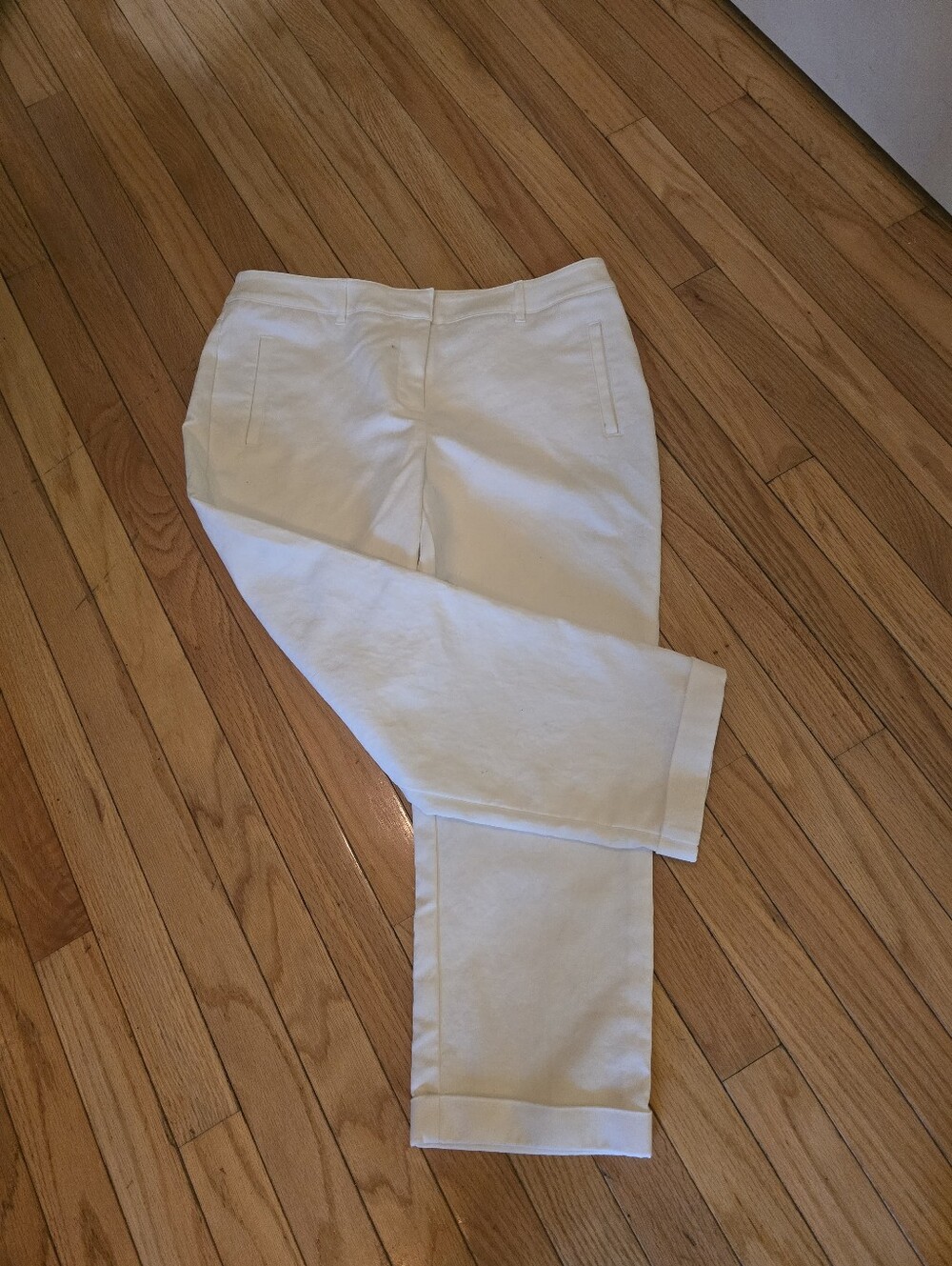 CHICO'S SO SLIMMING CROP CUFFED WHITE PANTS
